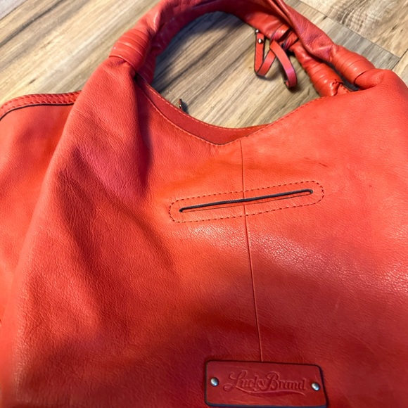 Lucky Brand Front Zip Shoulder
Bags red leather - Picture 4 of 9